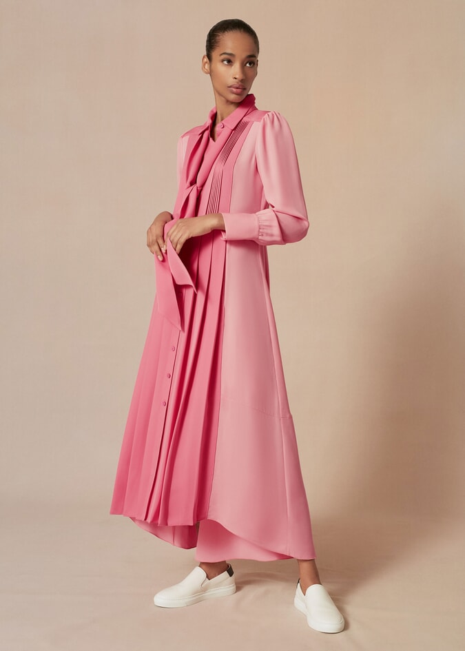 The Duchess of Cambridge wore Me+Em Colour Block Silk Shirt Dress to meet Mila in May 2021.