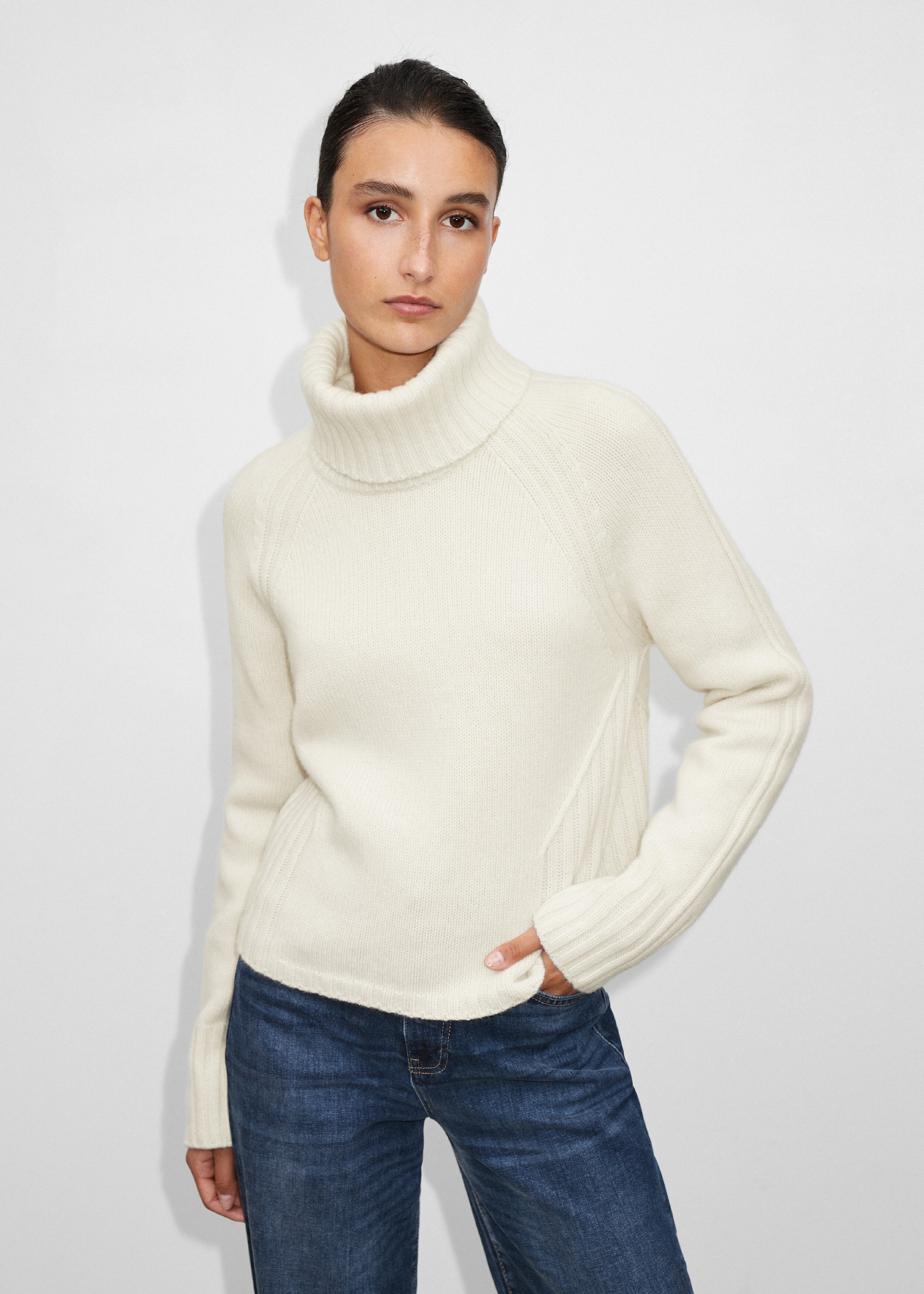 Merino Cashmere Fashioned Sweater + Snood Cream