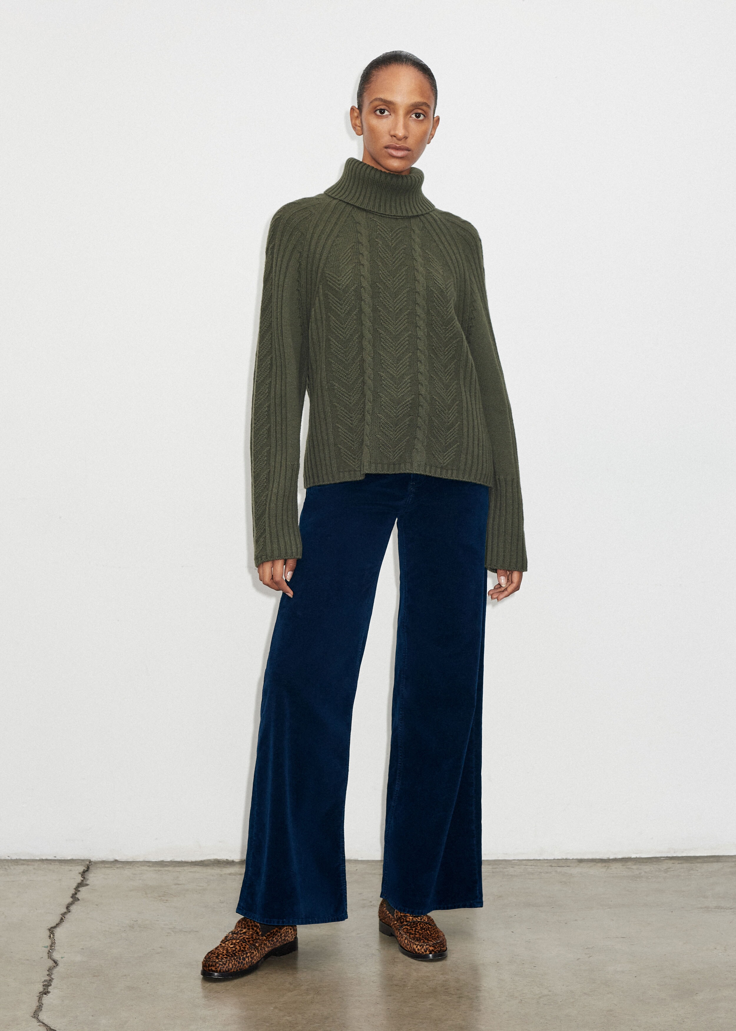 Merino Cashmere Relaxed Cable Knit Sweater + Snood Military Olive