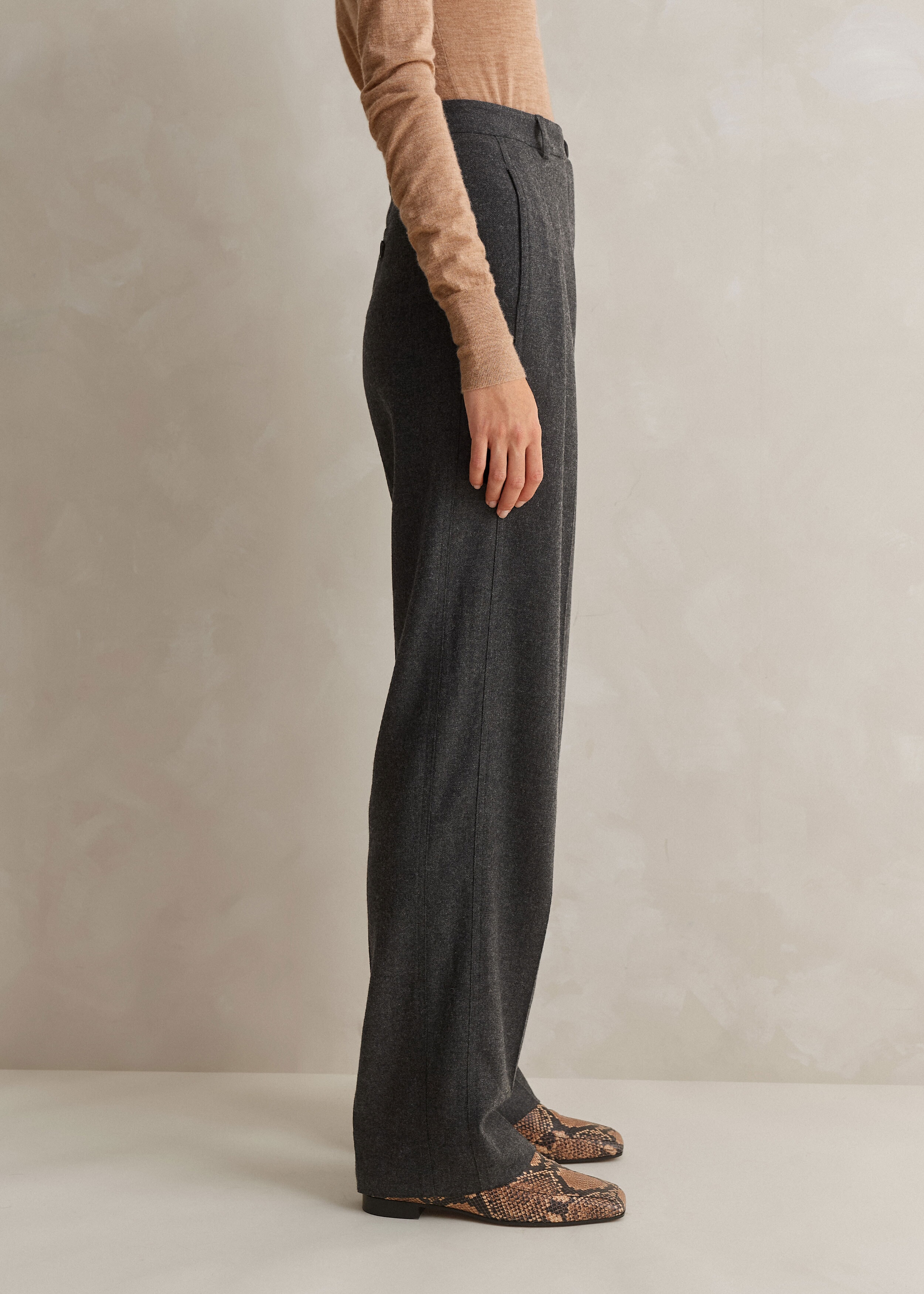 Elongated Tapered Pant Charcoal