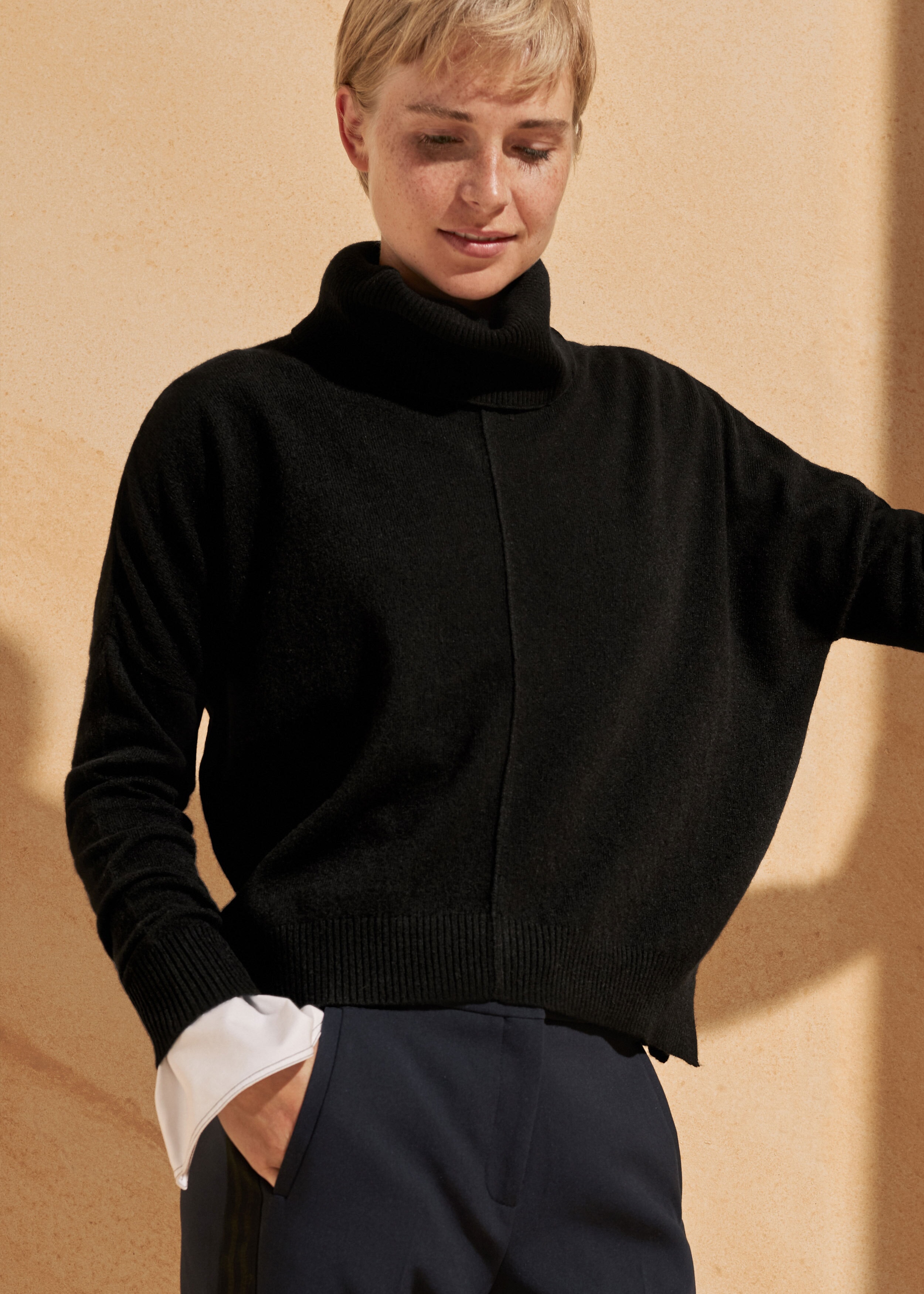 Cashmere Curved Hem Sweater + Snood Black